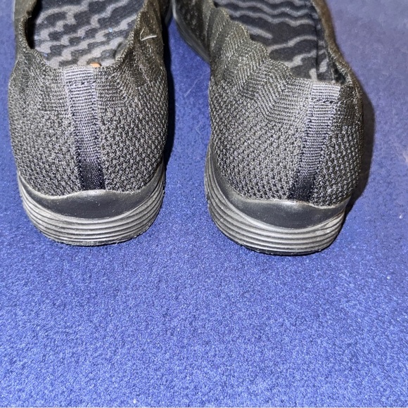 Skechers Scallop Collar Textured Black Slip-Ons N w/o Tags Size 9 - Picture 6 of 8